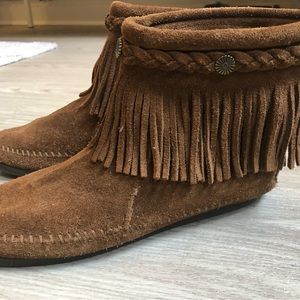 Women Minnetonka Leather Booties Fringe Boots Shoes Size 10 Moccasins